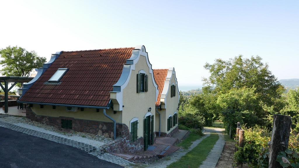 Hillside Apartments Révfülöp Eksteriør billede